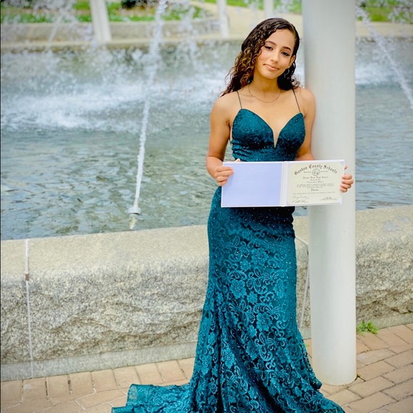 Emerald J. Micheals prom dress - Picture 4 of 8